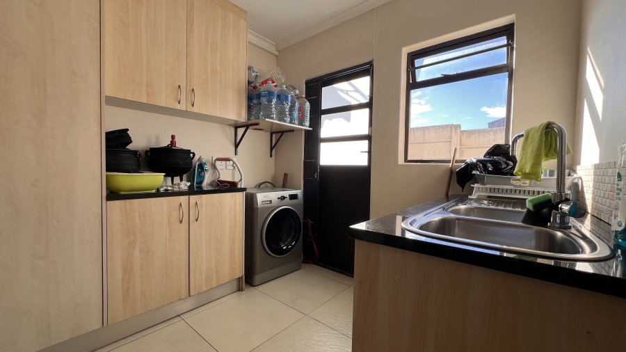4 Bedroom Property for Sale in Flamingo Vlei Western Cape